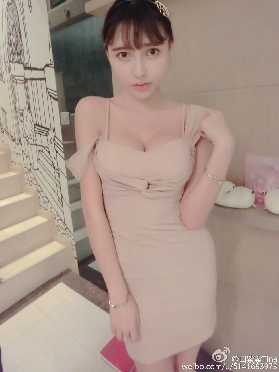 最豪车模田紫紫大胆生活写真秀微博海量写真240P
