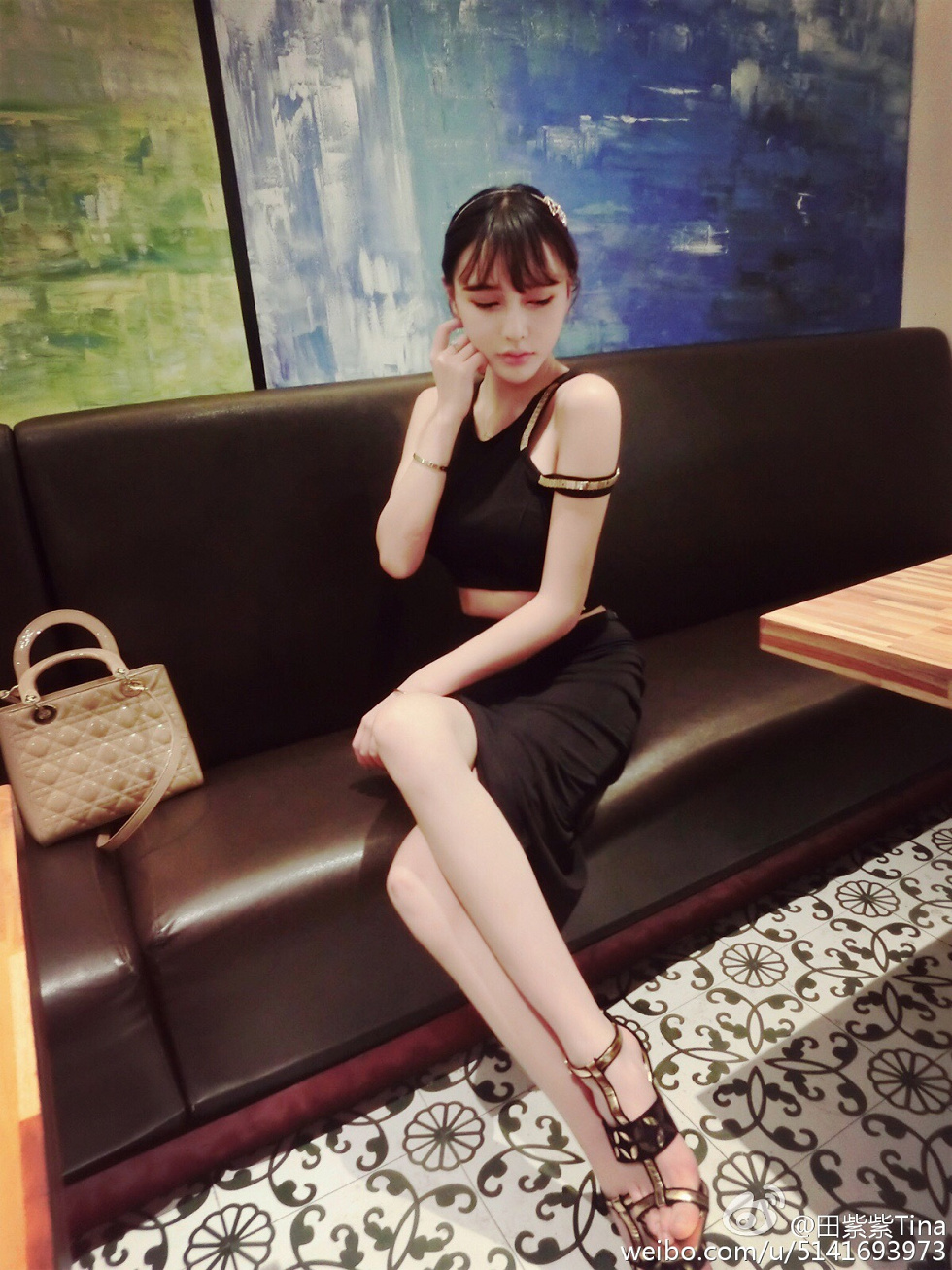 最豪车模田紫紫大胆生活写真秀微博海量写真240P