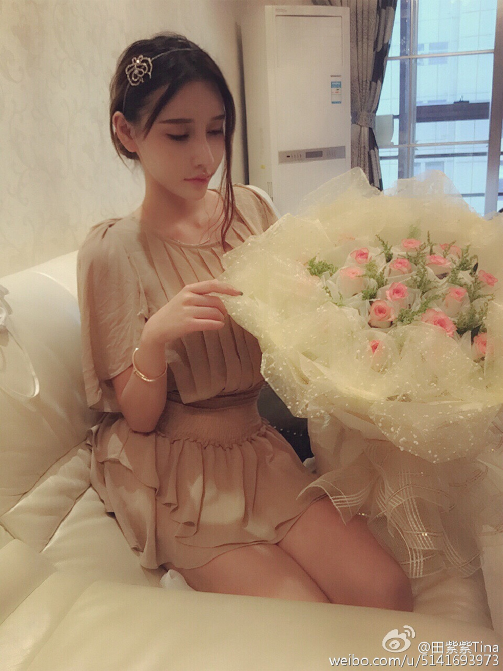 最豪车模田紫紫大胆生活写真秀微博海量写真240P