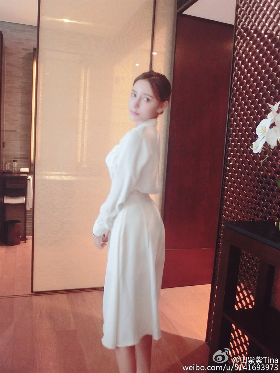 最豪车模田紫紫大胆生活写真秀微博海量写真240P