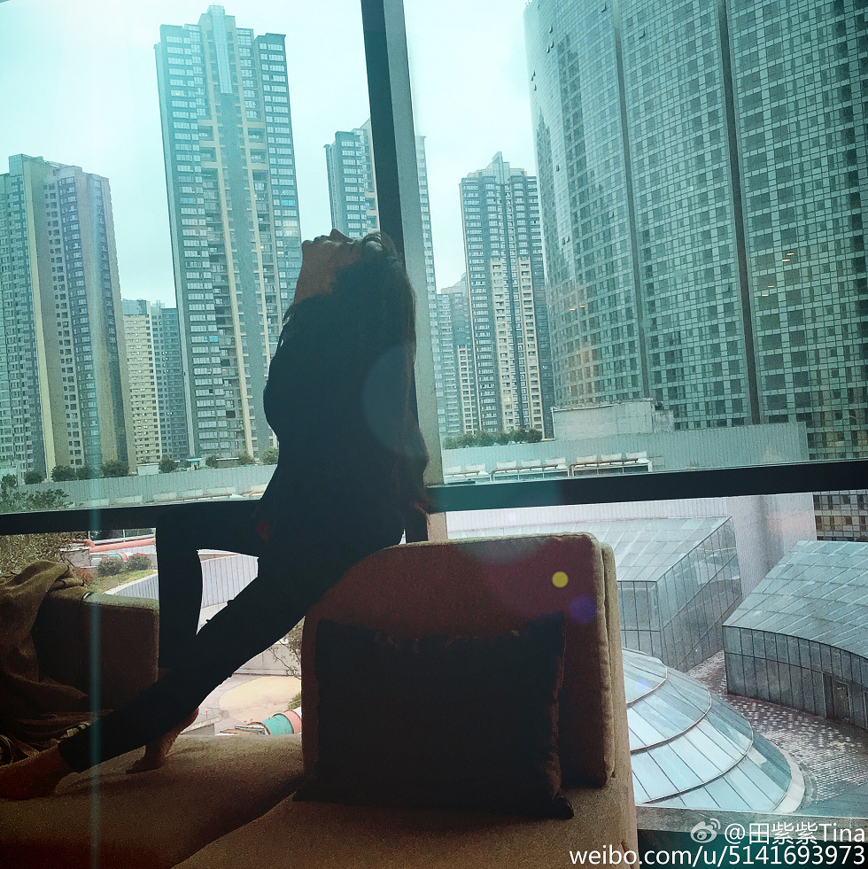 最豪车模田紫紫大胆生活写真秀微博海量写真240P