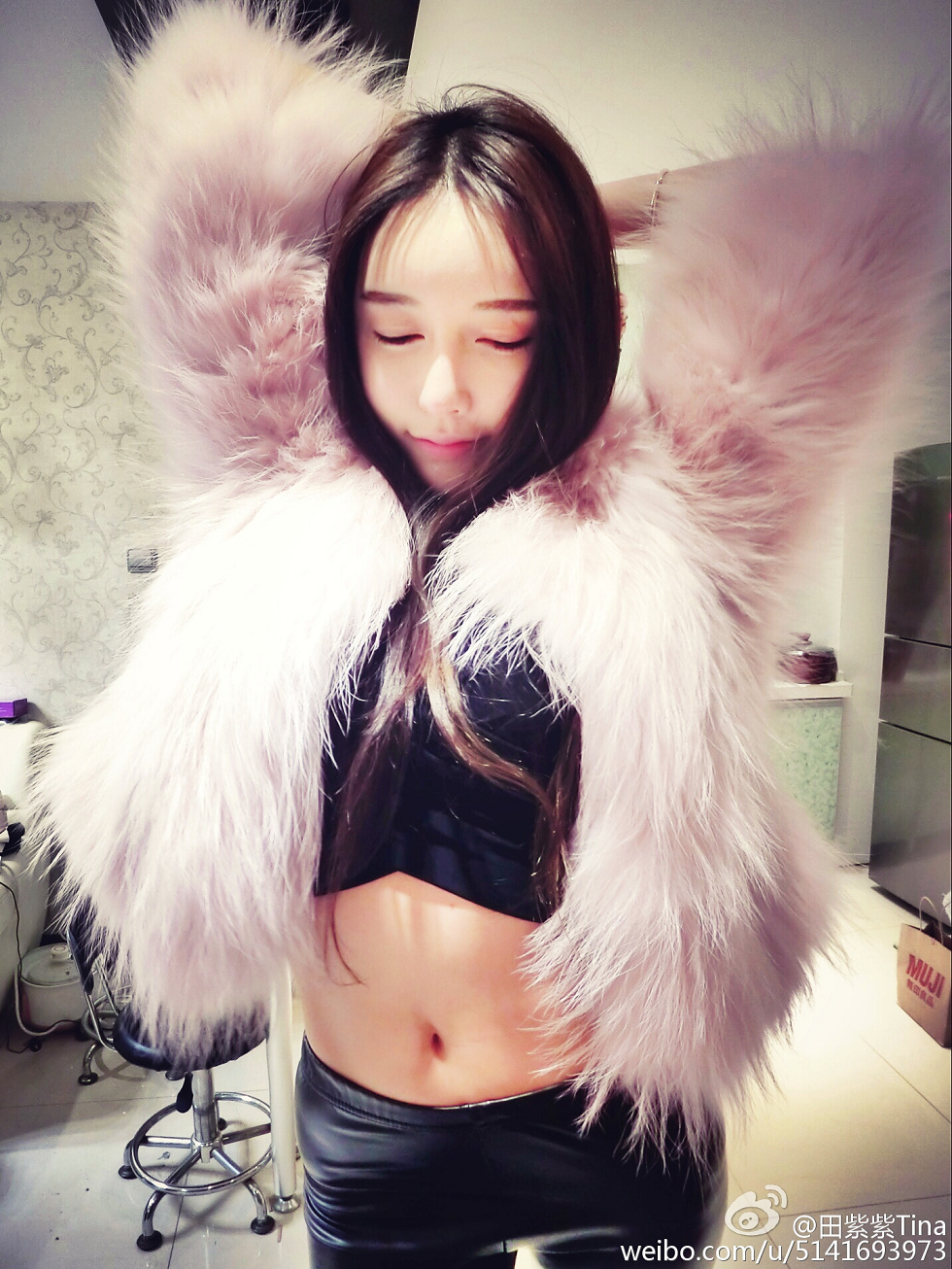 最豪车模田紫紫大胆生活写真秀微博海量写真240P