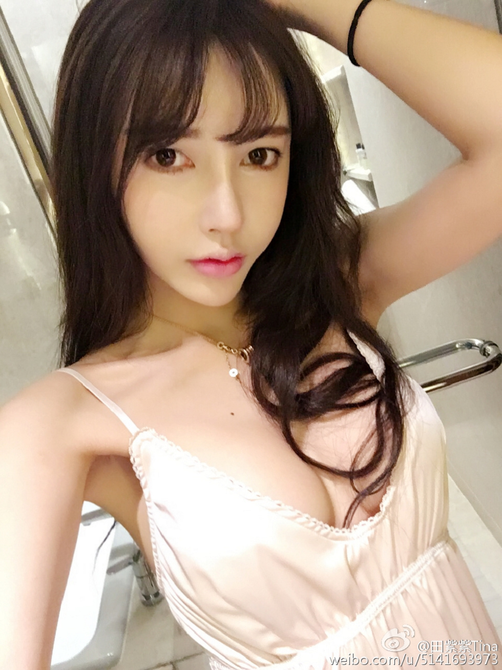 最豪车模田紫紫大胆生活写真秀微博海量写真240P