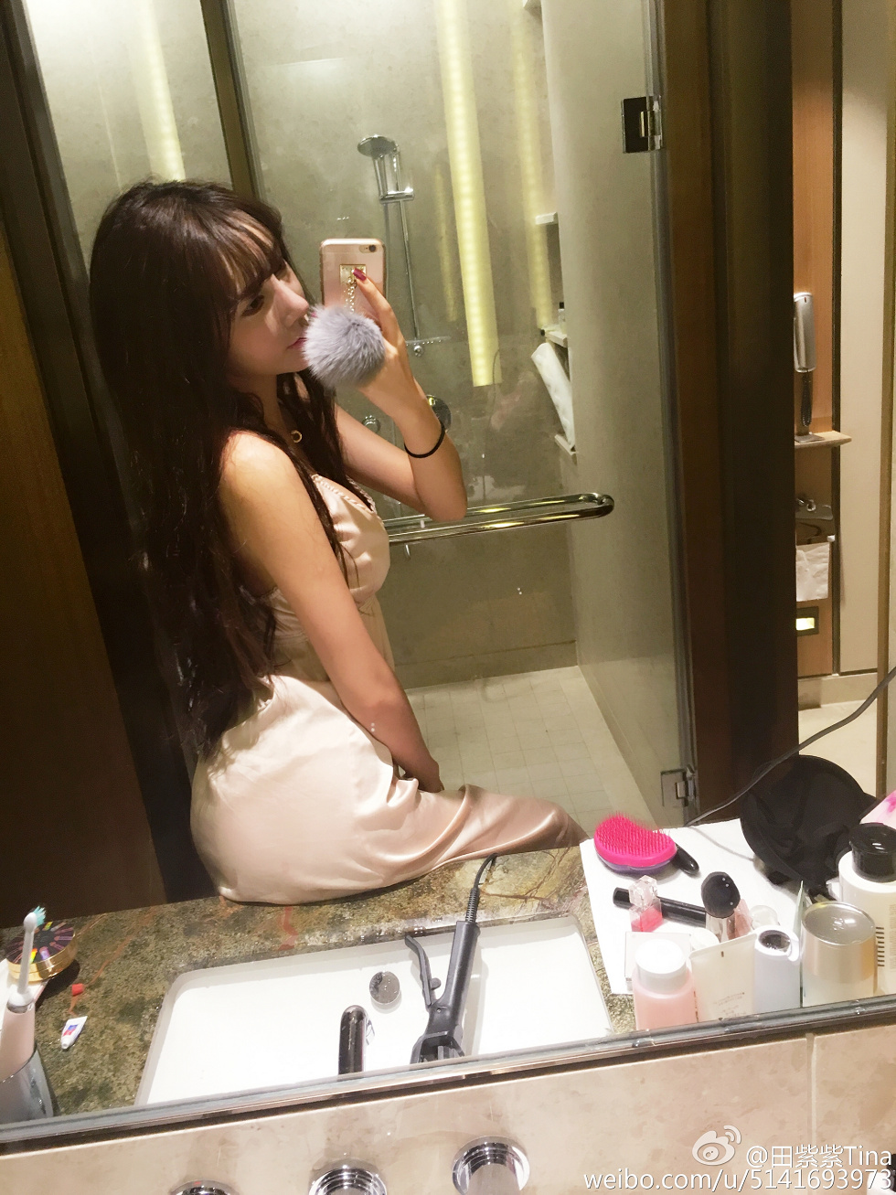 最豪车模田紫紫大胆生活写真秀微博海量写真240P
