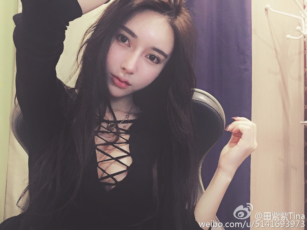 最豪车模田紫紫大胆生活写真秀微博海量写真240P