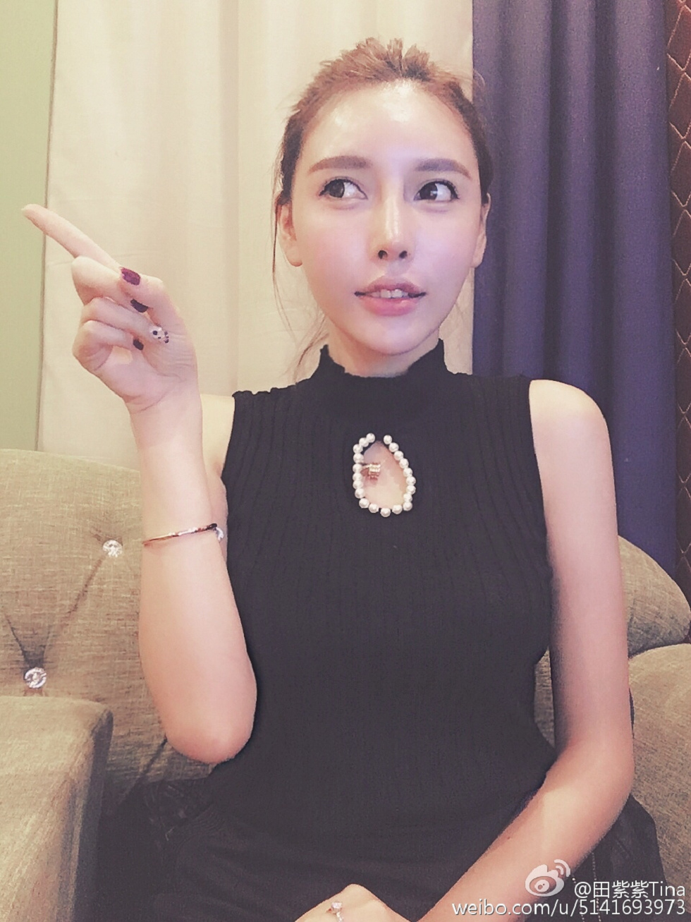 最豪车模田紫紫大胆生活写真秀微博海量写真240P