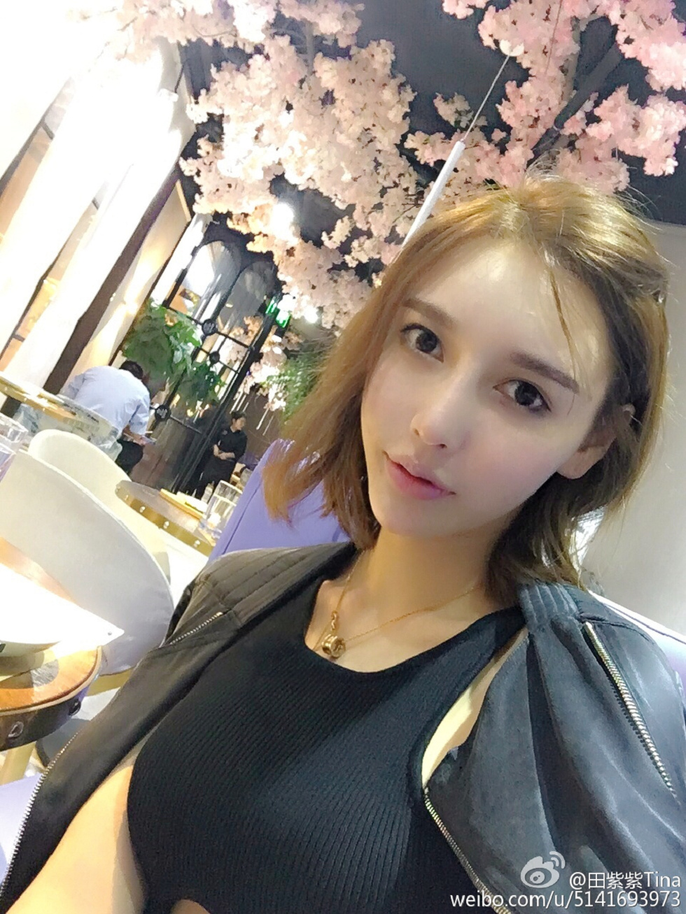 最豪车模田紫紫大胆生活写真秀微博海量写真240P