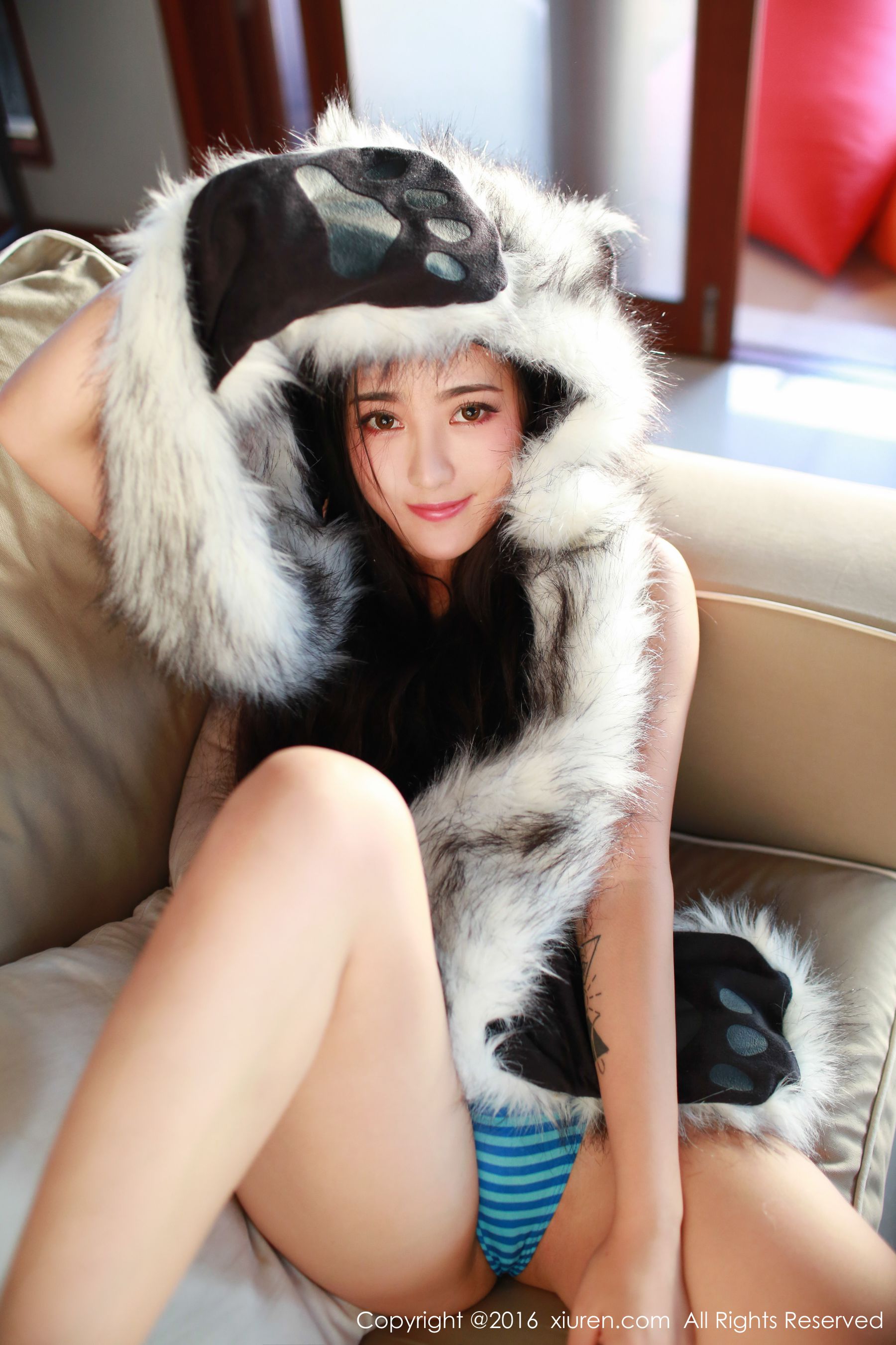 Manuela玛鲁娜《超短牛仔丁字裤+无敌翘臀诱惑》 [秀人网XiuRen] No.487 写真集