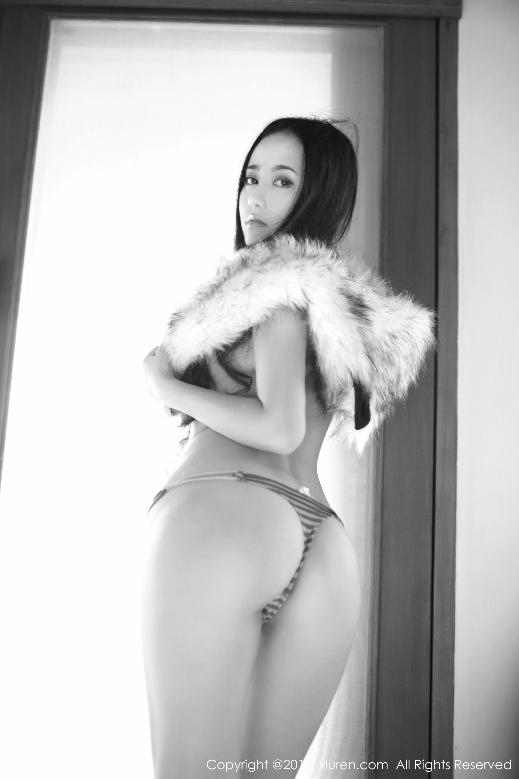 Manuela玛鲁娜《超短牛仔丁字裤+无敌翘臀诱惑》 [秀人网XiuRen] No.487 写真集