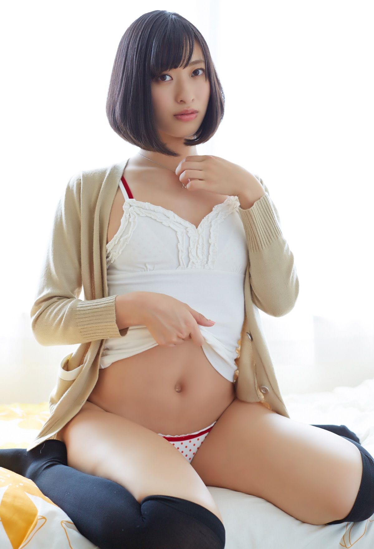 倉持由香《尻系女子》解禁グラビア  [PB写真集]