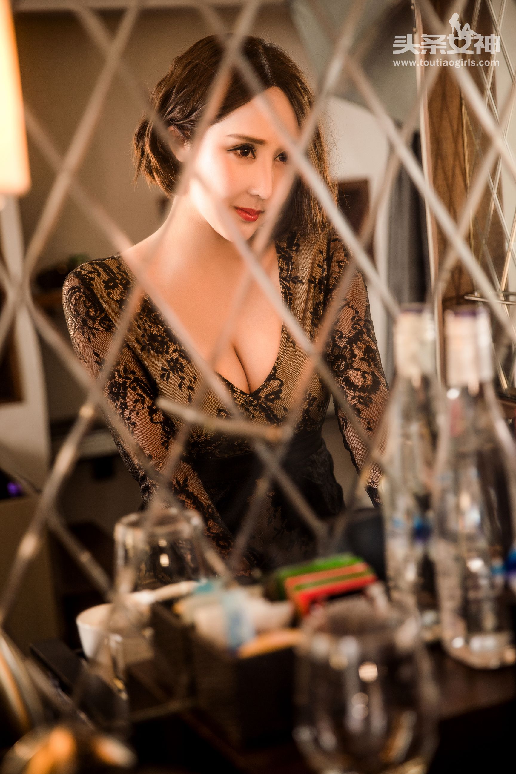 娜依灵儿《蜜臀物语 梨涡浅笑》 [头条女神] VIP专享 写真集