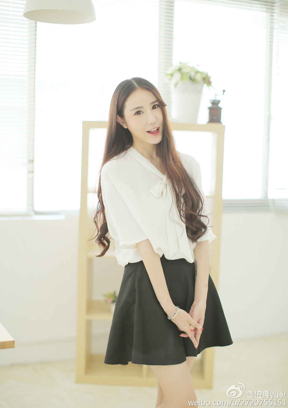 性感尤物乳神伍月yuer海量微博生活写真秀150P