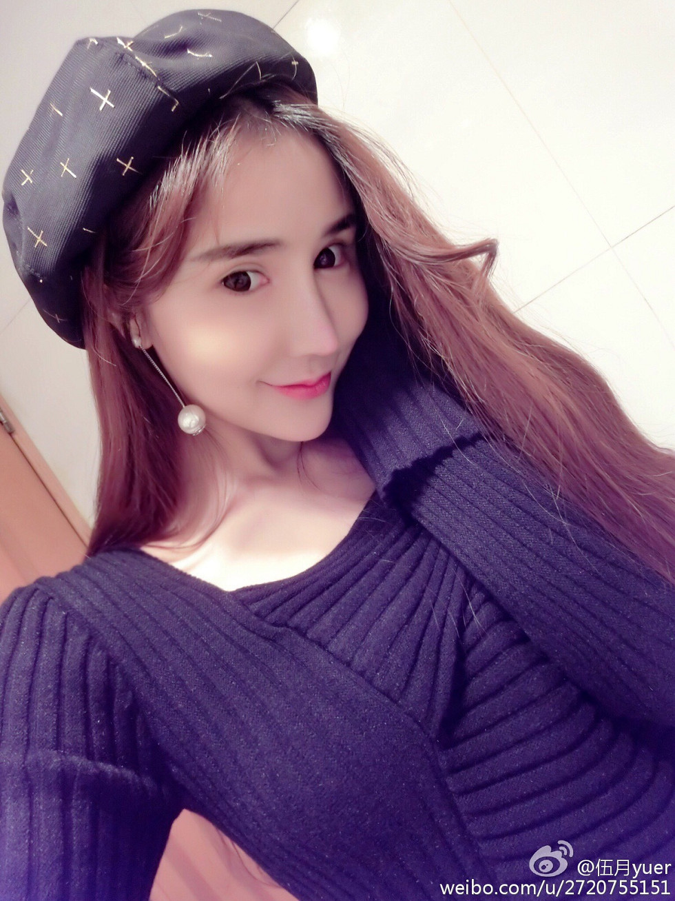 性感尤物乳神伍月yuer海量微博生活写真秀150P