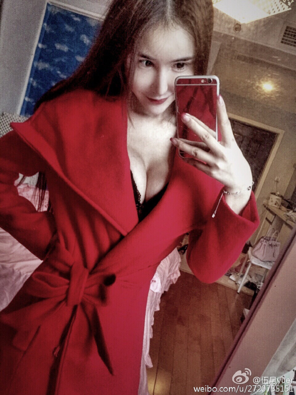 性感尤物乳神伍月yuer海量微博生活写真秀150P