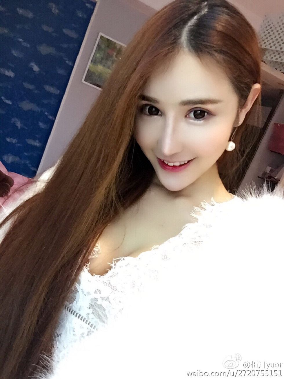性感尤物乳神伍月yuer海量微博生活写真秀150P