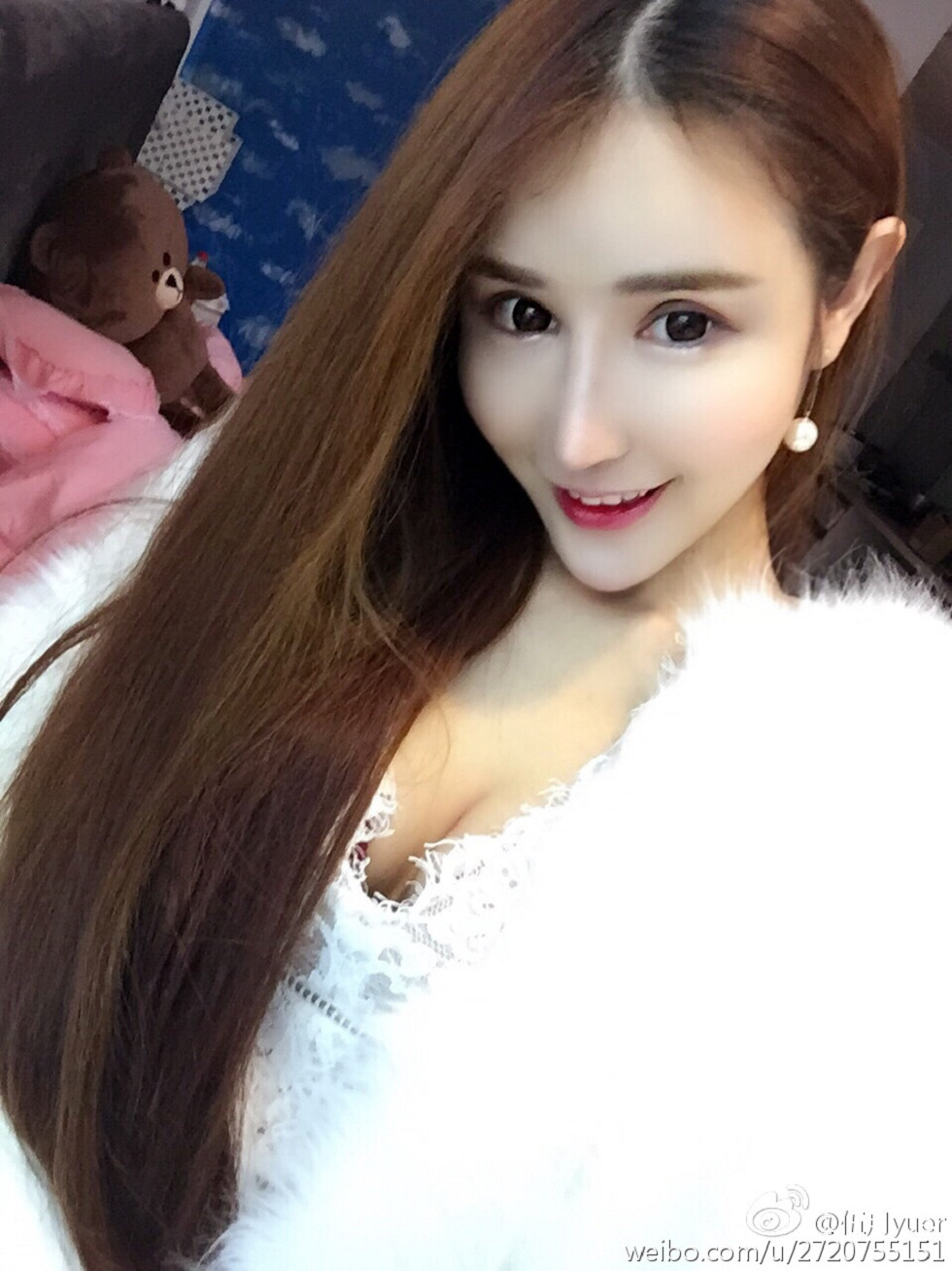 性感尤物乳神伍月yuer海量微博生活写真秀150P