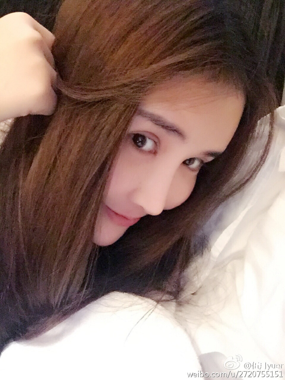 性感尤物乳神伍月yuer海量微博生活写真秀150P