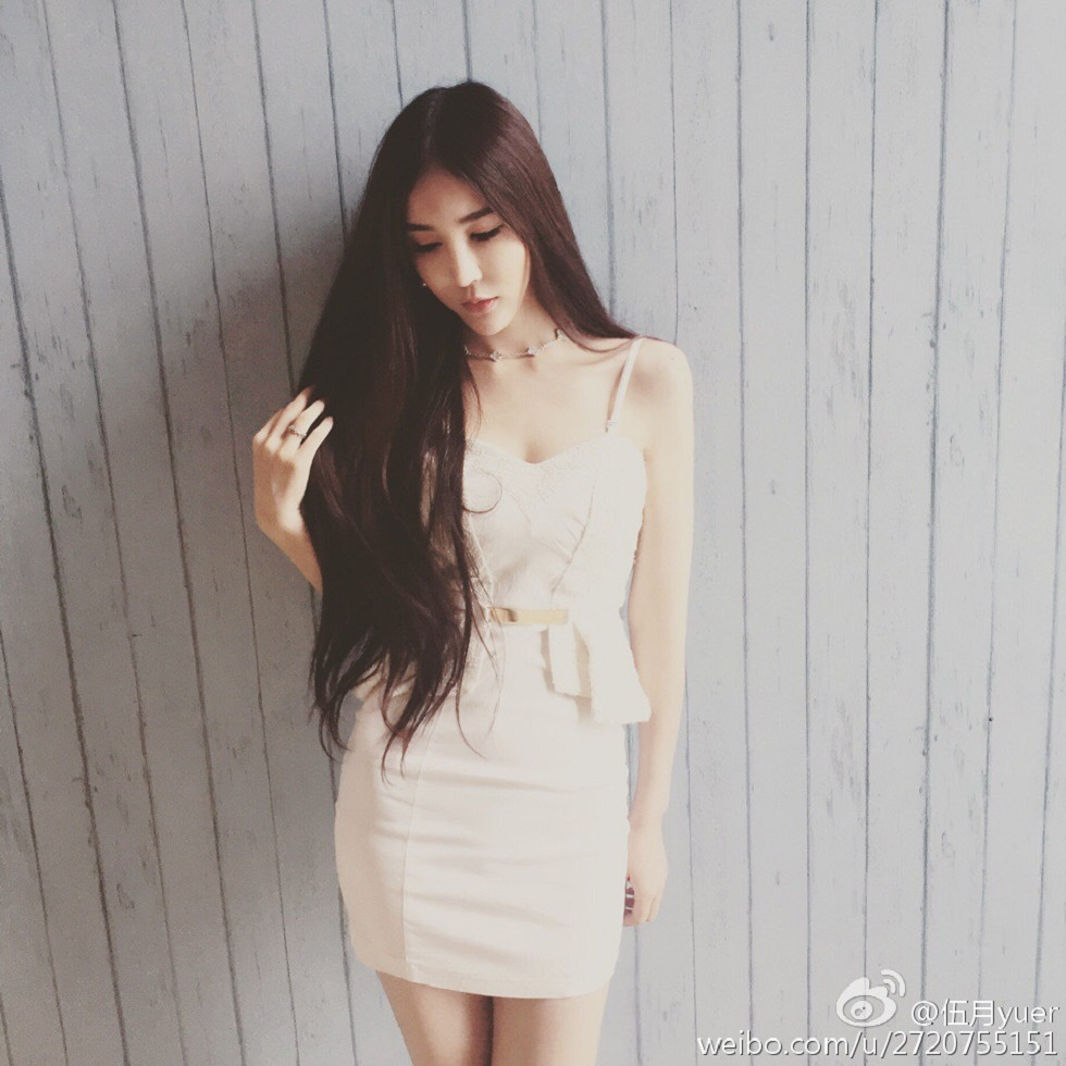 性感尤物乳神伍月yuer海量微博生活写真秀150P