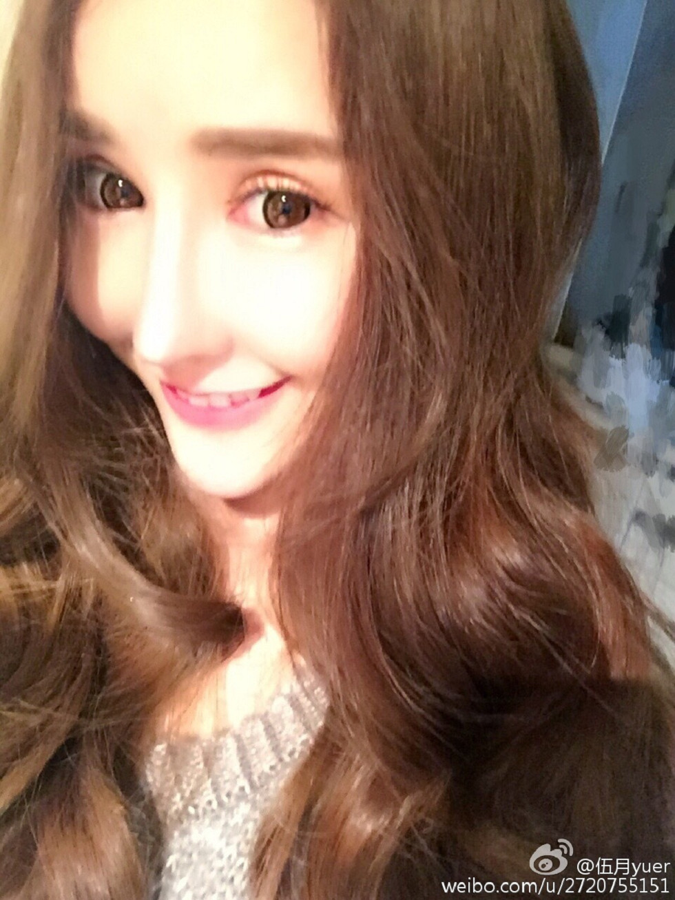 性感尤物乳神伍月yuer海量微博生活写真秀150P