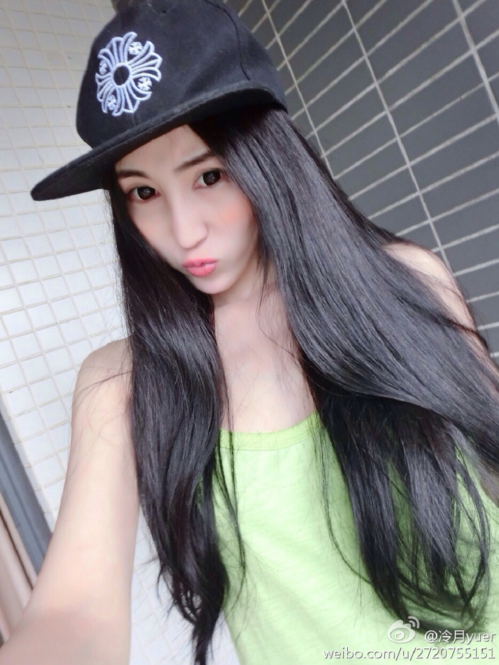 性感尤物乳神伍月yuer海量微博生活写真秀150P