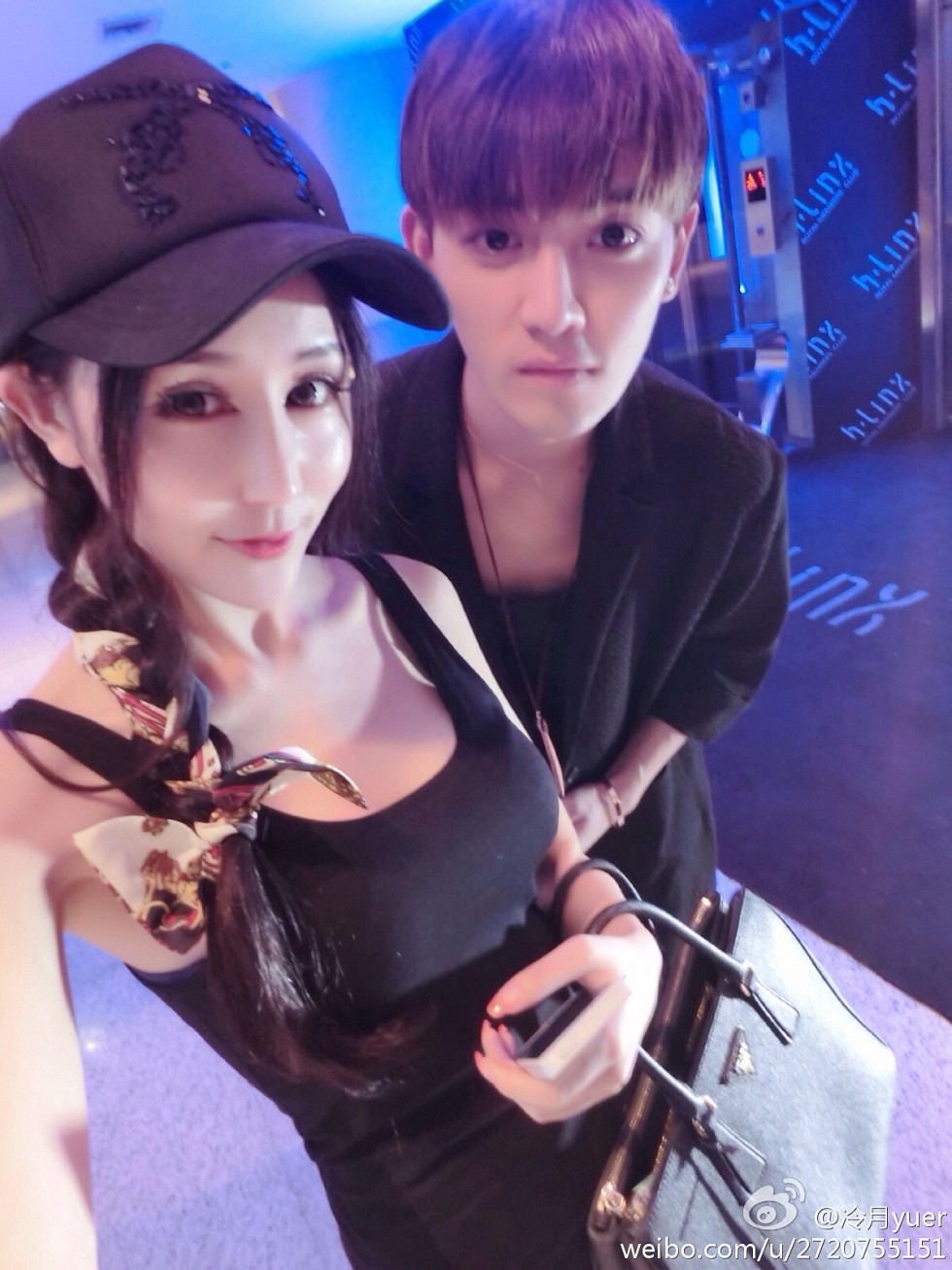 性感尤物乳神伍月yuer海量微博生活写真秀150P