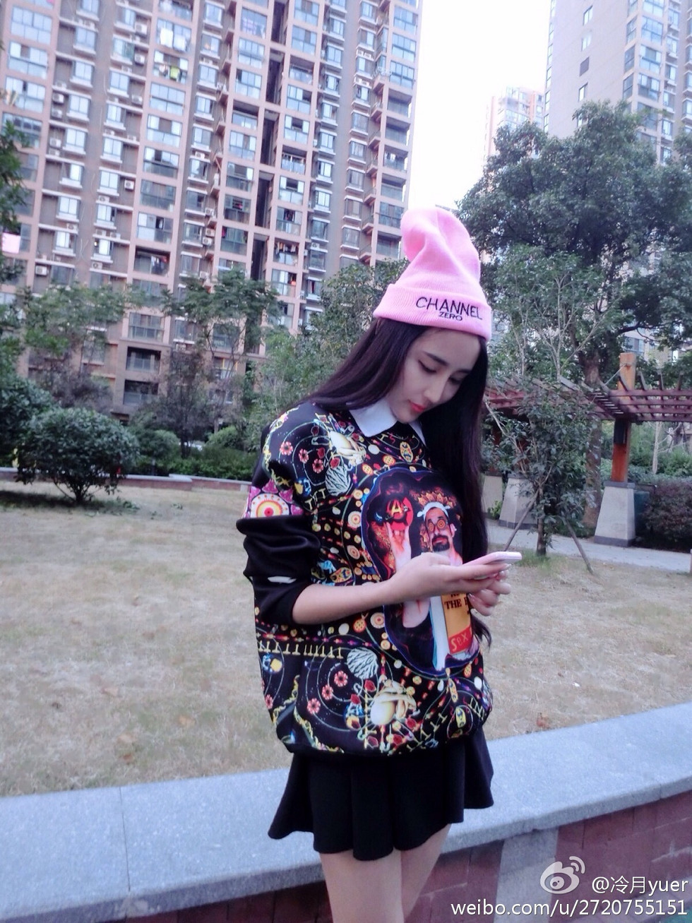 性感尤物乳神伍月yuer海量微博生活写真秀150P