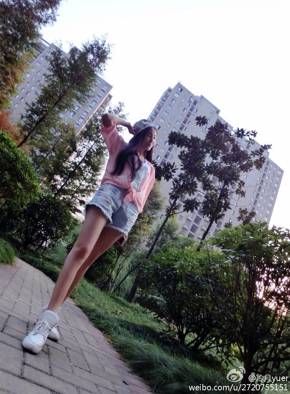 性感尤物乳神伍月yuer海量微博生活写真秀150P