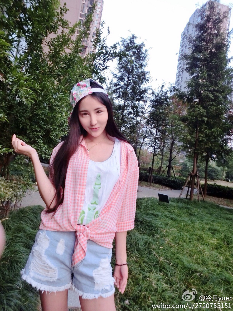 性感尤物乳神伍月yuer海量微博生活写真秀150P