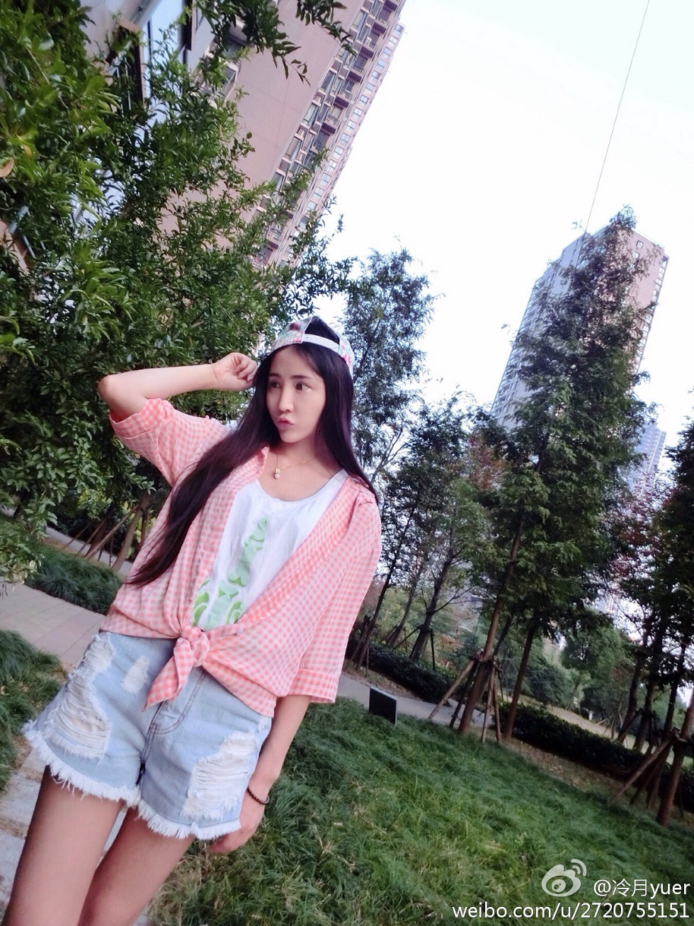 性感尤物乳神伍月yuer海量微博生活写真秀150P
