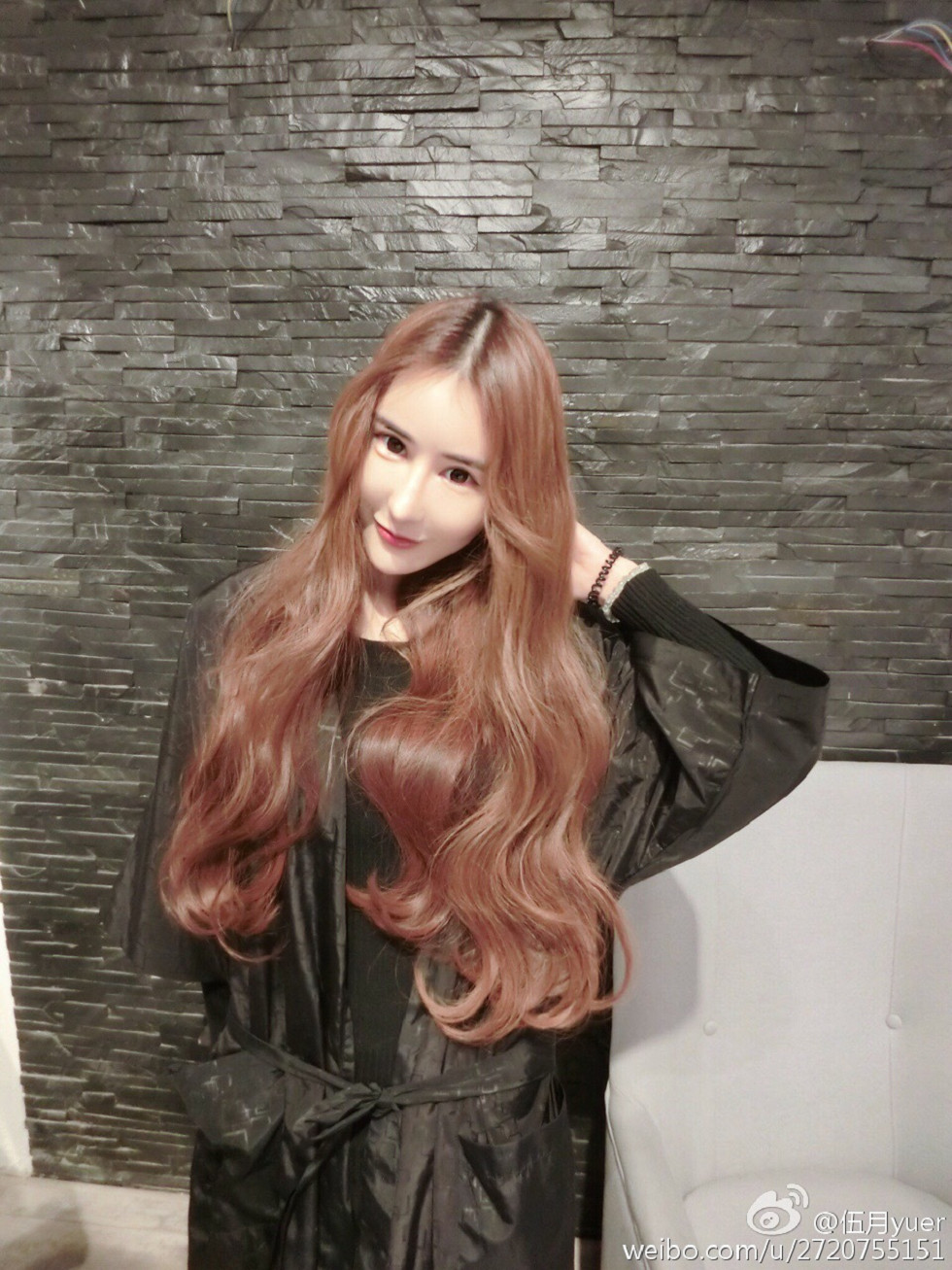 性感尤物乳神伍月yuer海量微博生活写真秀150P