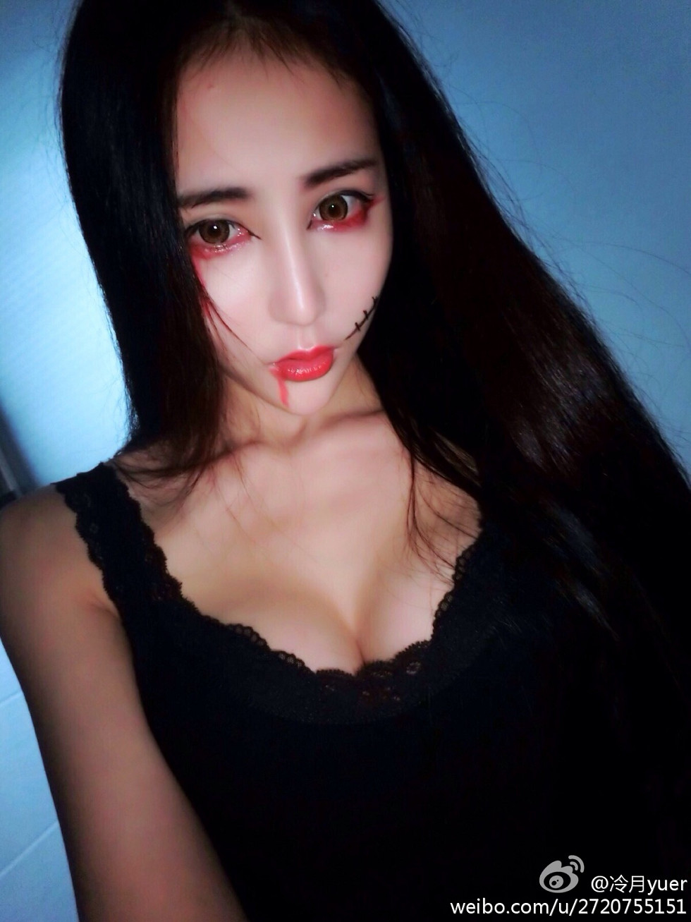 性感尤物乳神伍月yuer海量微博生活写真秀150P