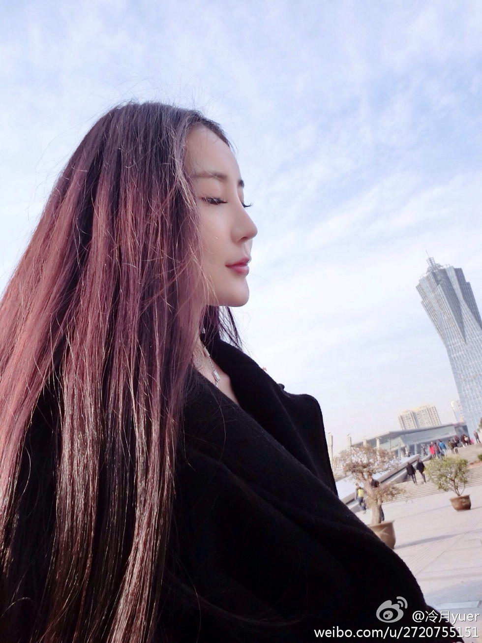 性感尤物乳神伍月yuer海量微博生活写真秀150P