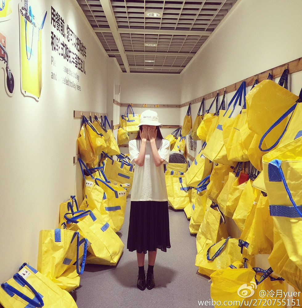 性感尤物乳神伍月yuer海量微博生活写真秀150P