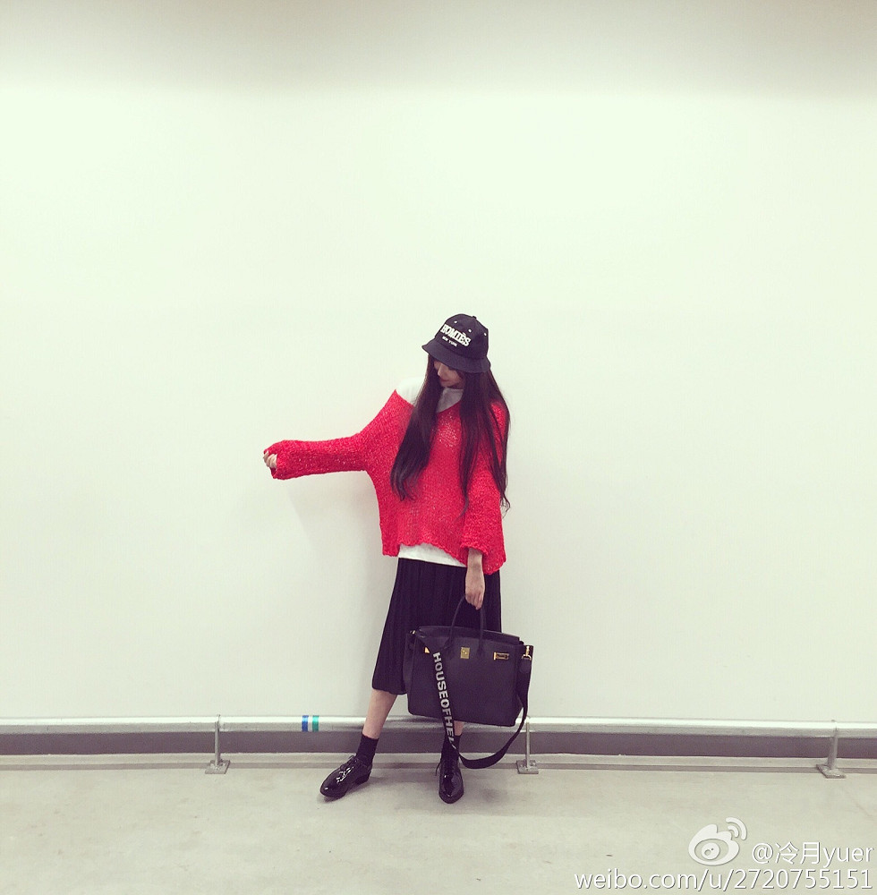 性感尤物乳神伍月yuer海量微博生活写真秀150P