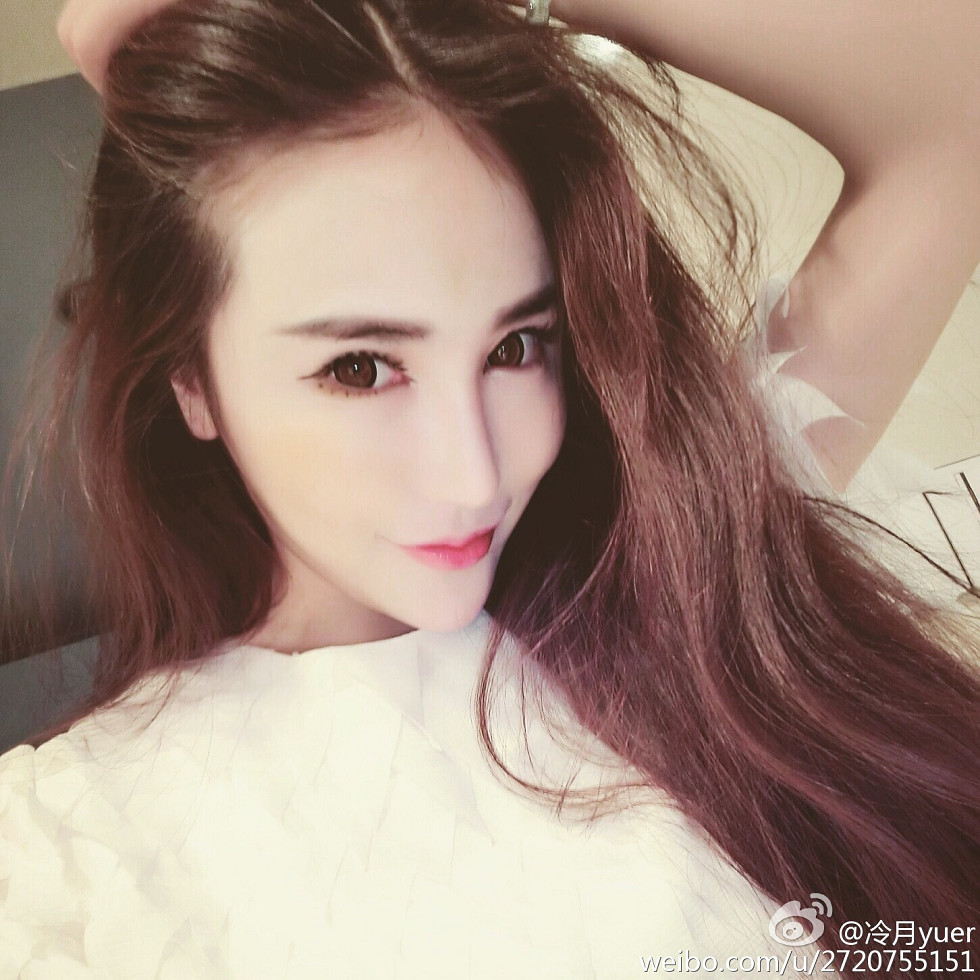 性感尤物乳神伍月yuer海量微博生活写真秀150P