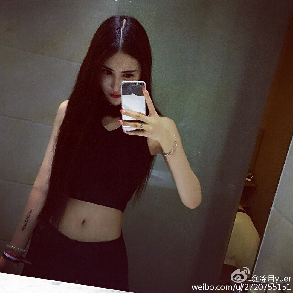 性感尤物乳神伍月yuer海量微博生活写真秀150P