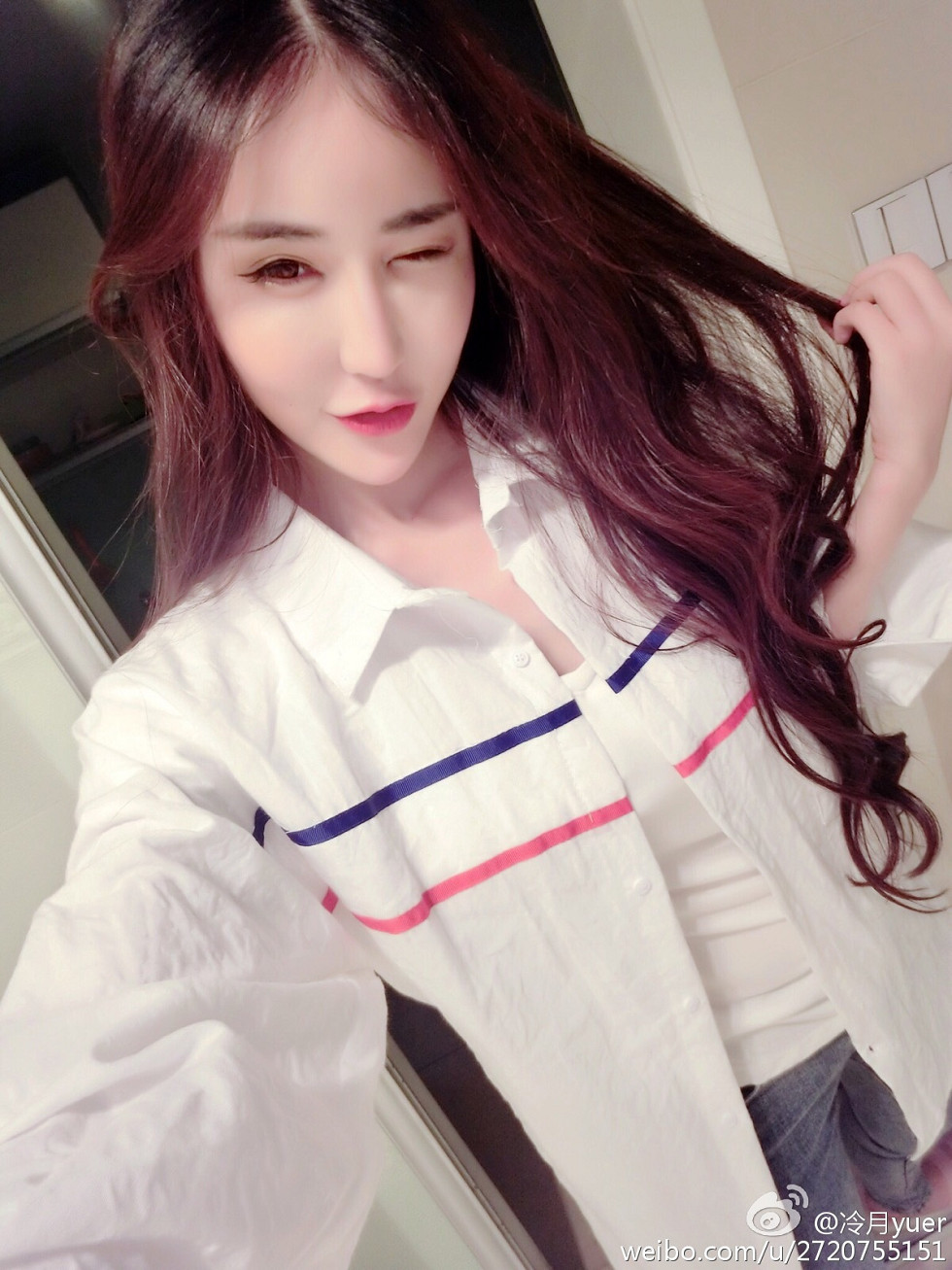 性感尤物乳神伍月yuer海量微博生活写真秀150P