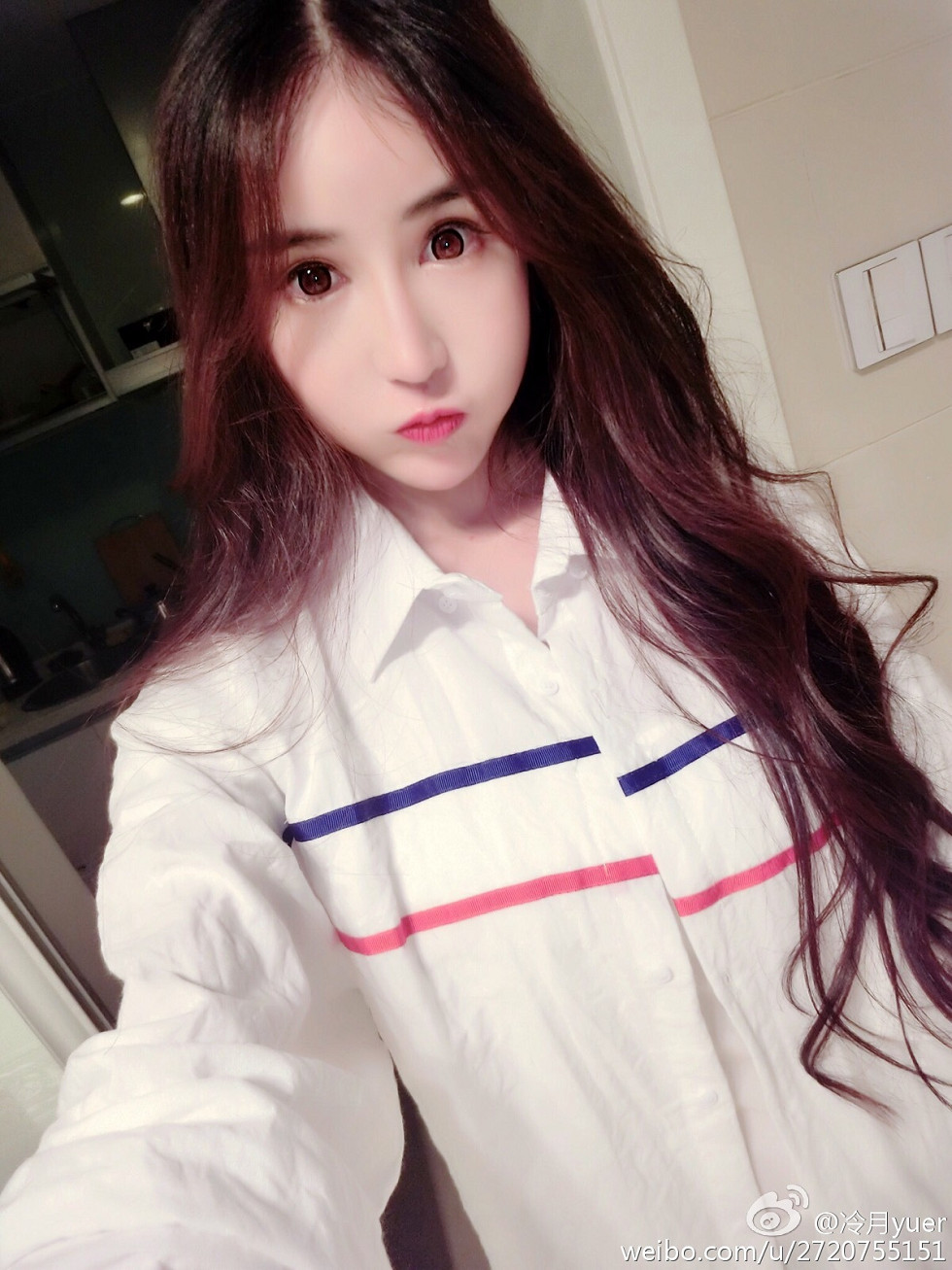 性感尤物乳神伍月yuer海量微博生活写真秀150P