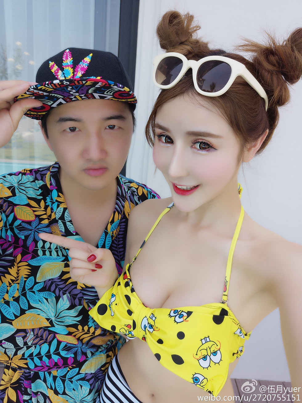 性感尤物乳神伍月yuer海量微博生活写真秀150P