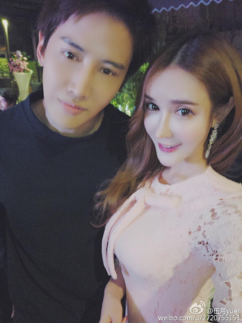 性感尤物乳神伍月yuer海量微博生活写真秀150P