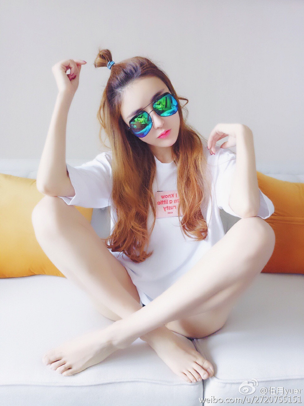 性感尤物乳神伍月yuer海量微博生活写真秀150P