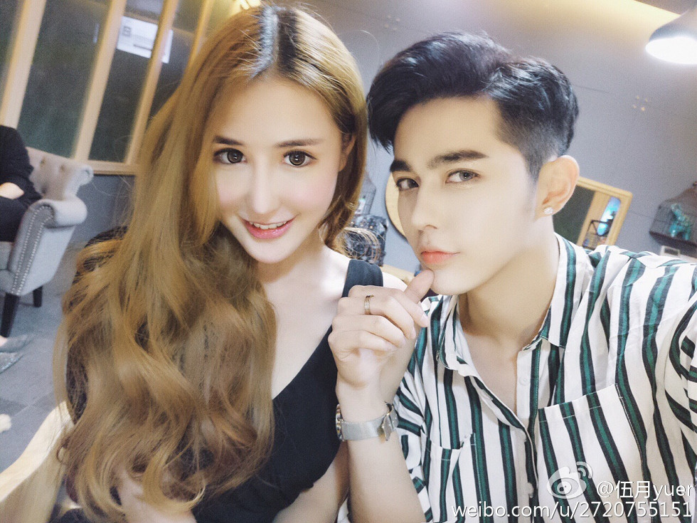 性感尤物乳神伍月yuer海量微博生活写真秀150P