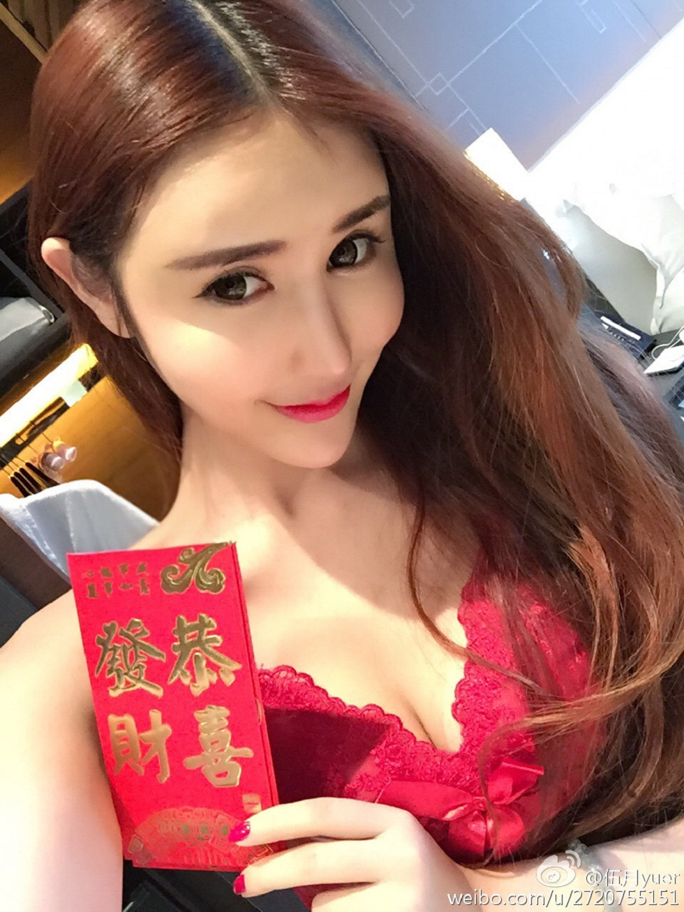 性感尤物乳神伍月yuer海量微博生活写真秀150P