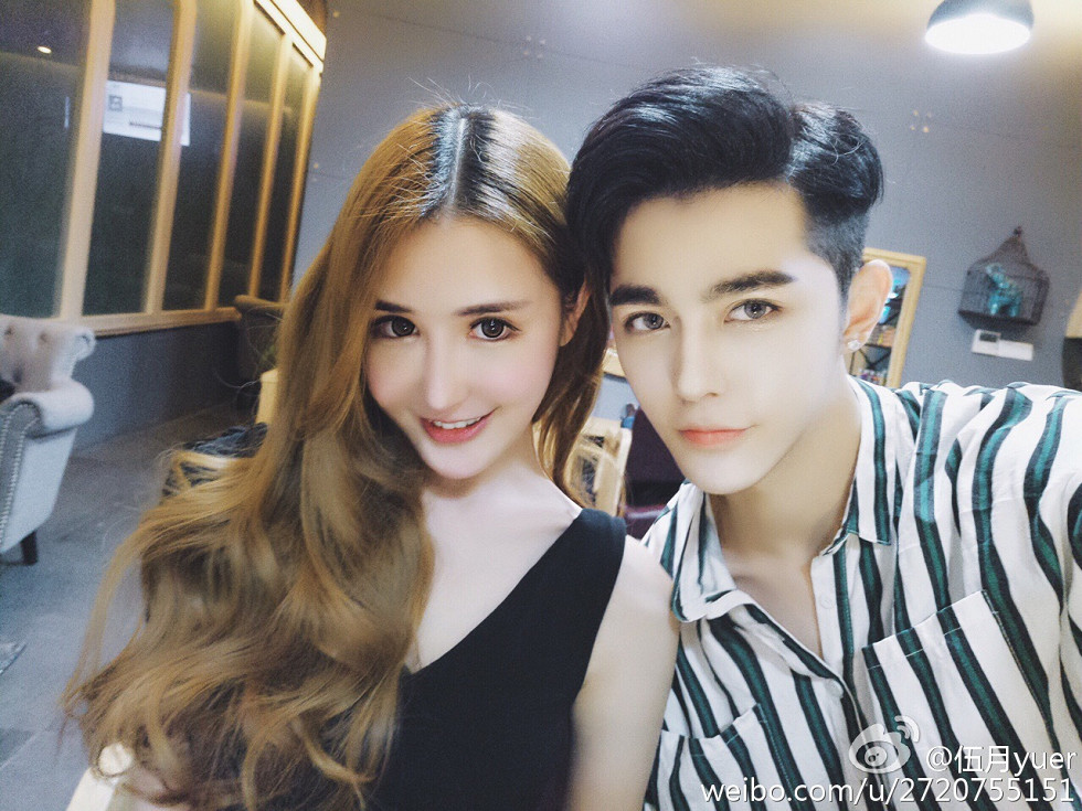 性感尤物乳神伍月yuer海量微博生活写真秀150P