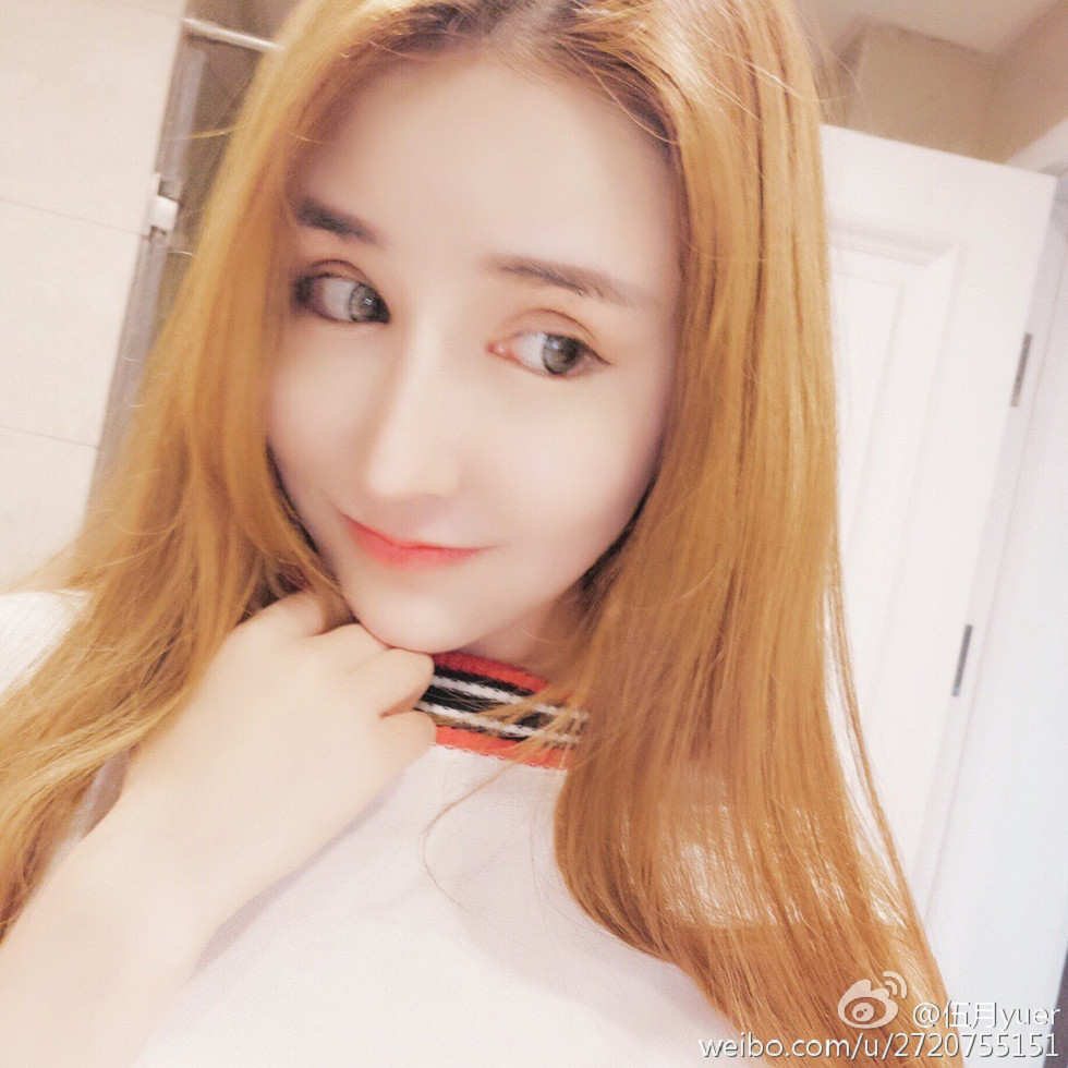 性感尤物乳神伍月yuer海量微博生活写真秀150P