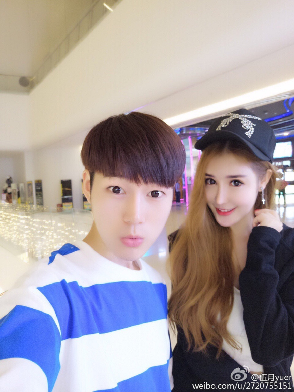 性感尤物乳神伍月yuer海量微博生活写真秀150P