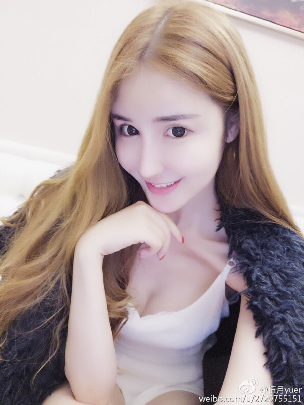 性感尤物乳神伍月yuer海量微博生活写真秀150P