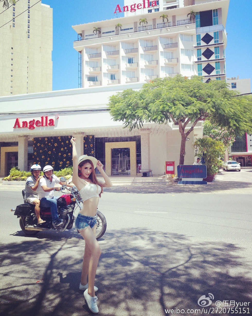 性感尤物乳神伍月yuer海量微博生活写真秀150P