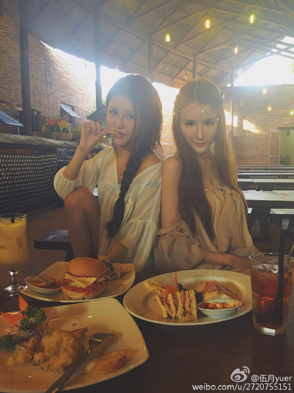 性感尤物乳神伍月yuer海量微博生活写真秀150P