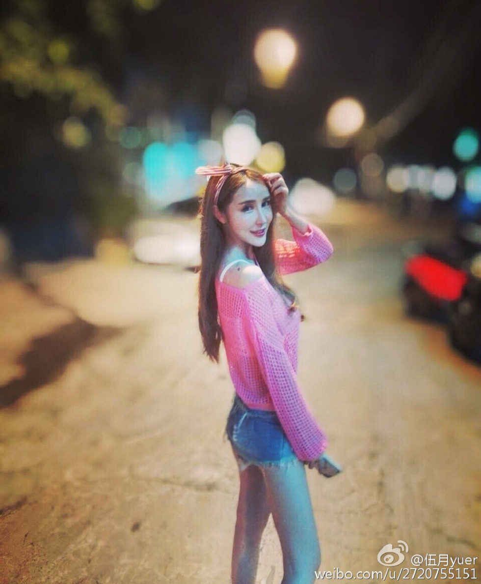性感尤物乳神伍月yuer海量微博生活写真秀150P